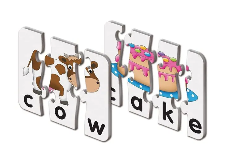 Casse-têtes d'épellation autocorrectifs formant les mots cow et cake