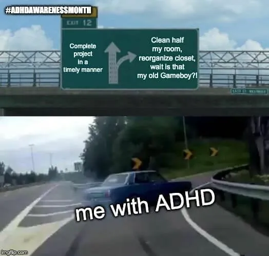 Meme de la sortie 12 : une voiture étiquetée « me with ADHD » (moi avec un TDAH) quitte la voie « terminer le projet à temps » pour « ranger la moitié de ma chambre, réorganiser le placard… attends, c'est ma vieille Game Boy?! »
