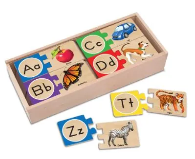 Casse-tête alphabet en bois autocorrectif : chaque lettre ne s'emboîte qu'avec l'image correspondante