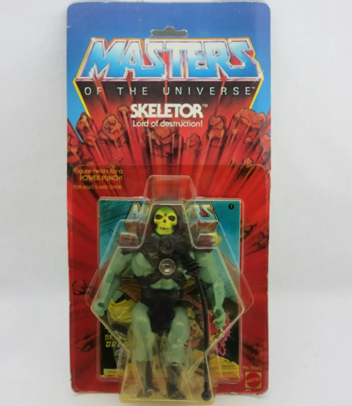 Figurine Skeletor Masters of the Universe de 1982 encore scellée sur son carton d'origine