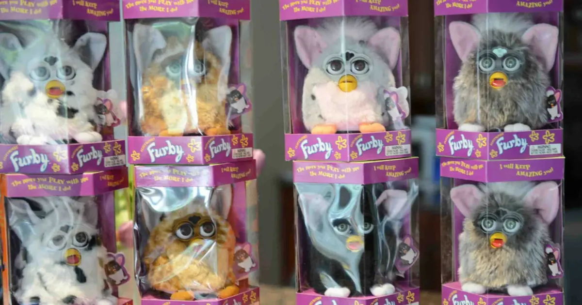Furby originaux de la fin des années 1990 dans leurs boîtes jamais ouvertes