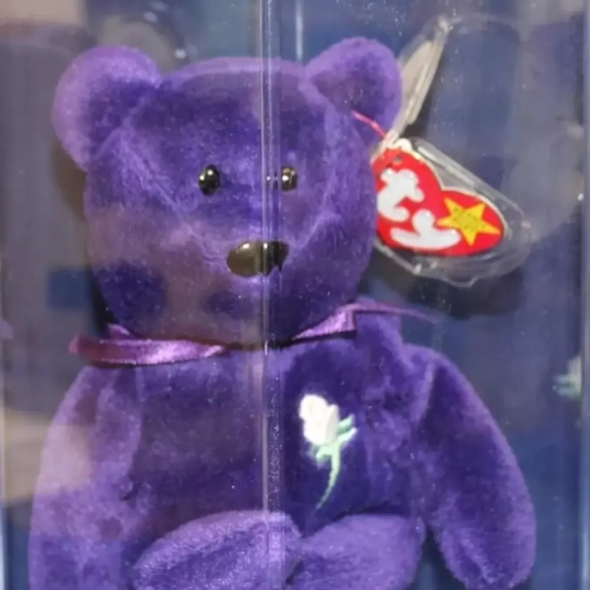 Ourson Beanie Baby Princess Diana violet avec son étiquette Ty en forme de cœur