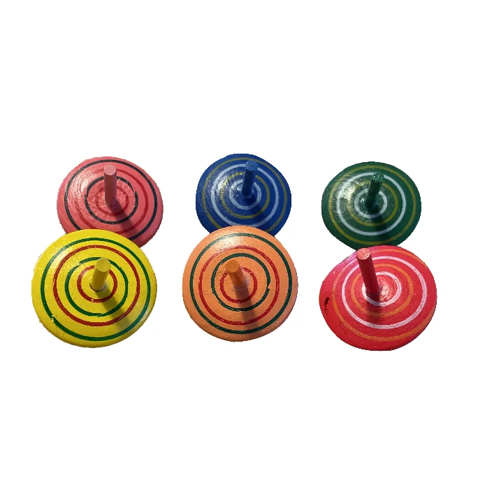 Six toupies en bois de couleurs variées