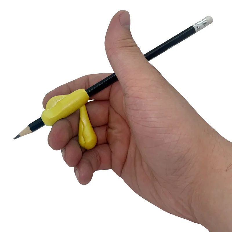 Prise jaune avec support tenue en trépied sur un crayon