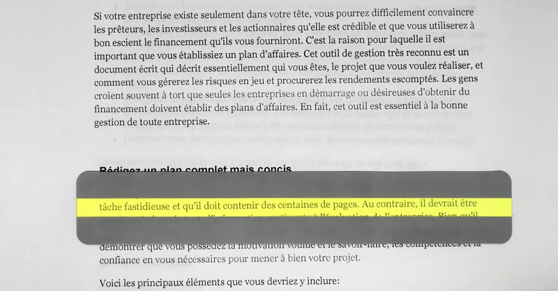 Règle de lecture jaune qui surligne une ligne de texte