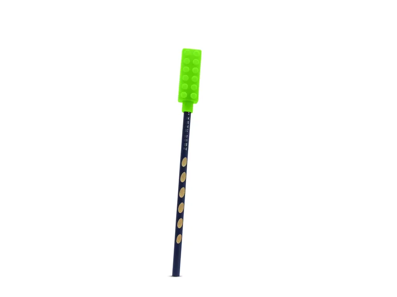 Mâchouilleur Brique vert sur un crayon