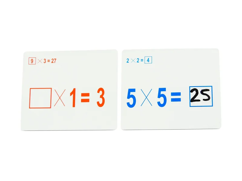Deux cartes éclair de multiplication à double face