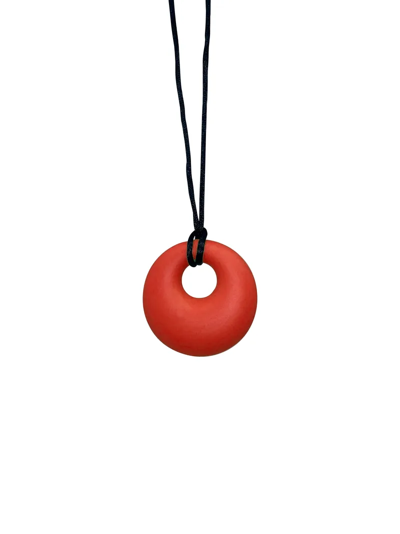 Collier à mâcher Cercle rouge sur cordon noir